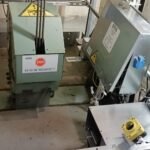 représente un toit cabine d'ascenseur récemment modernisé