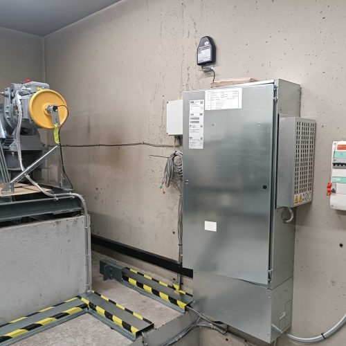 photo d'une machinerie d'ascenseur